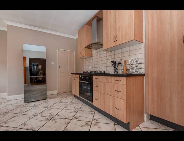 4 BEDROOM HOUSE FOR SALE IN PARKHILL GARDENS